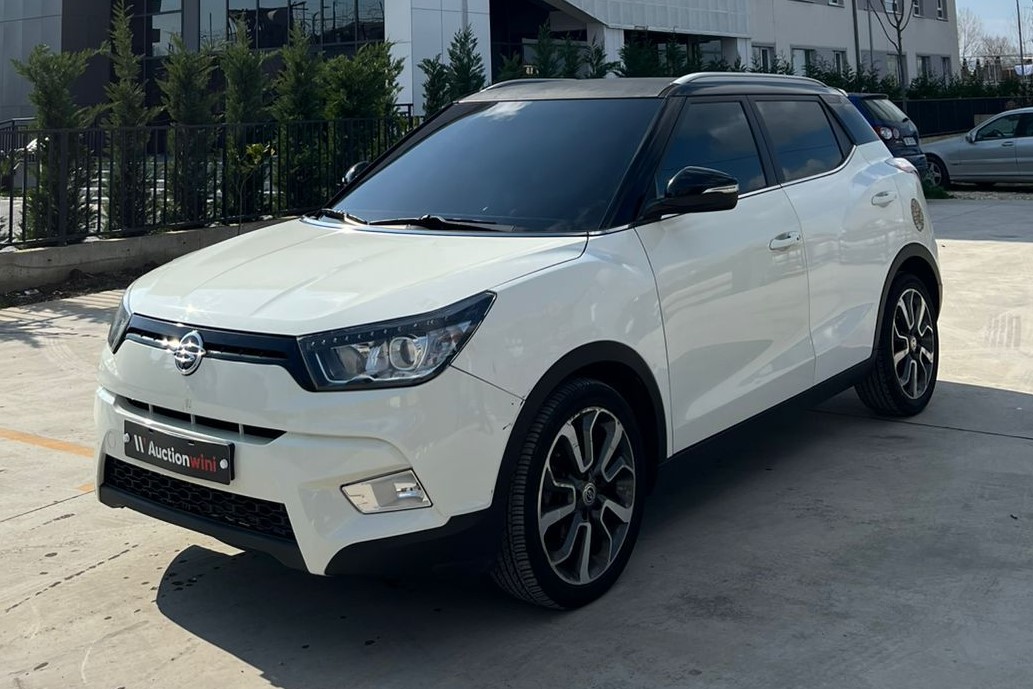 Sang - Yong  Tivoli
